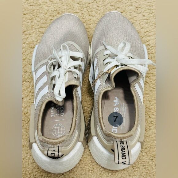 NWT Adidas Originals NMD R1 Big Kids Sneakers in Wonder Beige/White Sz 7 - Picture 4 of 16